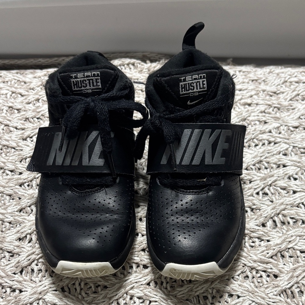 Nike Kids Black Team Hustle Sneakers